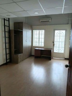 Nguyên căn cho thuê 2pn đường Thành Thái Quận 10.