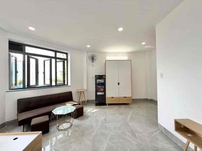 Căn hộ studio rộng nhiều cửa sổ ngay iuh
