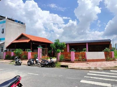 Nhà vườn Gỗ Góc 2 MT đối diện công viên.Thông Khu Công Nghiepy