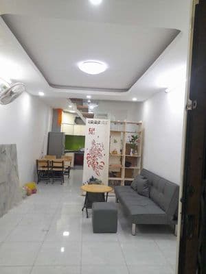 nhà Q1 1 trệt 1 lầu nội thất cb đầy đủ, mới sạch sẽ hẻm nhỏ