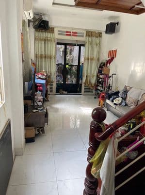 Nhà Quận 4 gần chợ 200