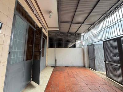 Nhà mặt tiền lý chính thắng