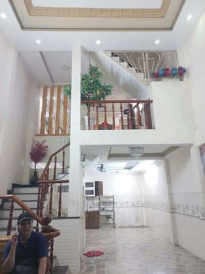 Mơi 5x11 Đuc 3 lầu,5ph 4WC xe hơi vào nhà ok Hiẹp Thành Q12