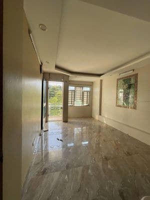 Nguyên căn Hoàng Hoa Thám Ba Đình Ô tô vỉa hè KD 5 tẫng3 N giá 15 tr
