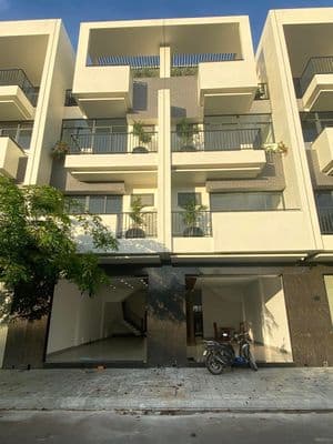Nhà kinh doanh ngang 10m vcn phước long giá 45 triệu/tháng