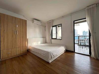 Căn hộ 1 pn tách bếp 200m tới iuh ban công siêu to full nội thất