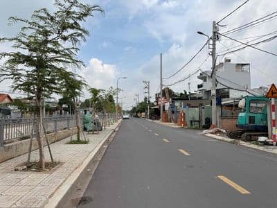 Nhà 4 dài 21 ngay cao đẳng điện lực hà huy giáp và 100 m đường thông