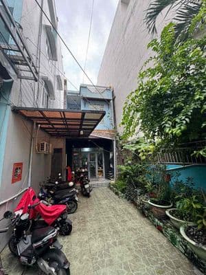 Cho thuê nhà hẻm xe hơi 102/đường quang trung