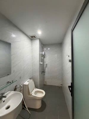 (9719) star tower thị trường 1,8 tỷ. Nợ dí 1,5 tỷ. Ép giá được 1,4 tỷ