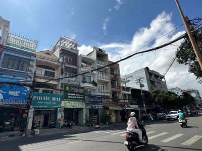 Mặt tiền bình phú đối diện cafe phúc long vị trí cực đẹp 3 lầu 4x20