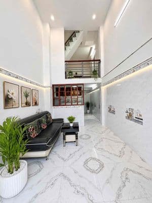 Nhà mới xây 2025 – tài chính chỉ hơn 2 tỷ – căn góc hẻm 5m gần cầu Phú