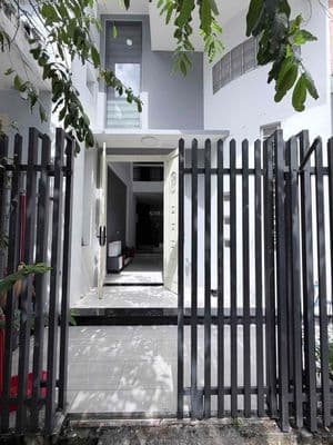 Cho thuê nhà nguyên căn 4 tầng gần phạm văn đồng vị trí : gần p