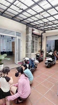 nhà nc siêu rộng sát mt hxh 10x10 tr 1 lầu 3pn Bạch Đằng p2 Q.tân bình