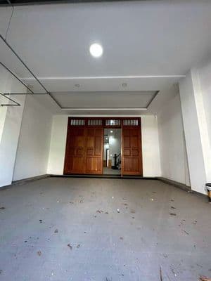 Nhà rộng rãi 5*22, trệt lầu, 2pn, sân xe hơi rộng, đường xe tải