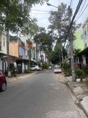 Nhà 2 lầu 5 phòng 5 máy lạnh KDC Hồng Phát
