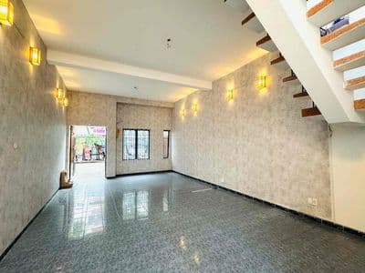 Cho thuê nhà mặt tiền đường 1 lầu 3pn 2wc giá 17tr
