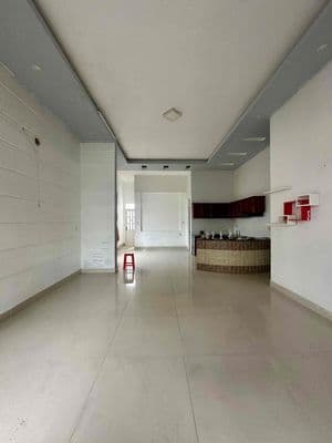 Nhà 1 sẹc hẻm Xe hơi có sân nhỏ đa dụng gần Bến xe Miền Đông mới