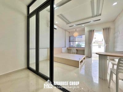 Căn 1 phòng ngủ có ban công , full nội thất giặt riêng gần đầm sen