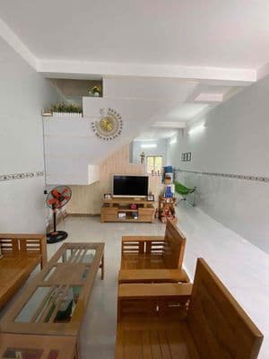 Cho thuê nhà lầu 2pn full nội thất kdc hoàng quân giá 6tr/tháng