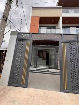 “nhà mới 100% – mtkd vỉa hè 4m – 4,5×20m – chỉ 15tr/tháng”.