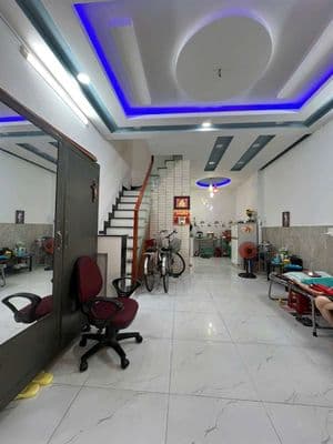 Lê Văn Quới. Bình Tân 33m 2 tầng 2pn. Giá 3 Tỷ xíu
