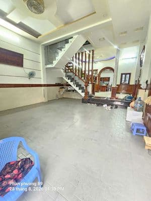 nhà mặt tiền nhánh ,phù hợp vừa ở , kd, vp,cty, vv.7p