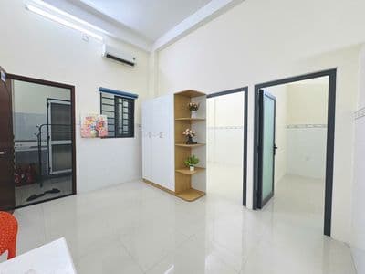 Căn hộ 2 phòng ngủ - 1 phòng khách - free xe - gần đh công nghiệp