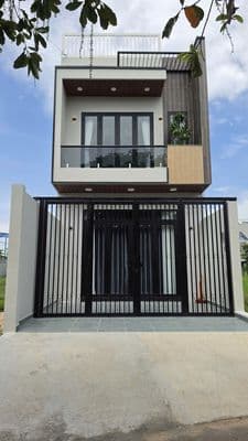 Nhà phố xinh 5x20 (4pn + sân xehoi) đường thông 6m gần Cv sinh thái HM