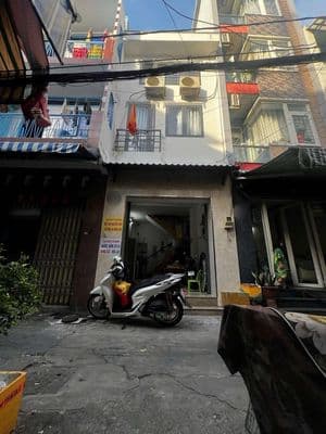 Âu cơ giáp q11 q10 - hẻm 5m thông - 37m2 - 3 tầng 4pn - nhỉnh 6 tỷ