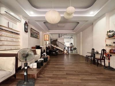 Cho thuê nhà nguyên căn tiền đường xóm chiếu, quận 4
