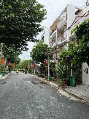 Cho thuê nhà KDC An Sương, 4.5x20m, 3 tầng, 4pn, Đường 10m, Q12
