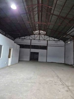 Cho thuê kho 530m2 mặt tiền đường xe con40f đậu cửa ,mái cao 9m