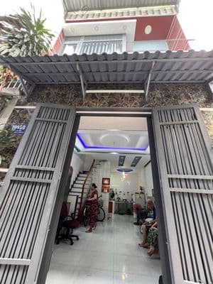 nhà ngay khu vực chợ Lê văn quới dt 4×8.5 Nhà 2،lầu Hẻm ô tô sổ riên