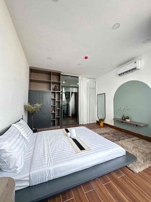 Cho thuê 1 phòng ngủ tách bếp, ban công, diện tích rộng rãi
