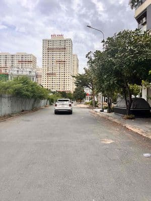 Phạm Hữu Lầu, Quận 7, bán nhà 4 tầng nhà phố liền kề 5 x 18, giá 12tỷ.