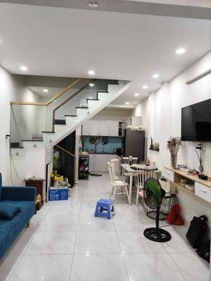 Bán nhà 2pn2wc hẻm xe hơi đậu trước nhà , cách emart 2 chỉ 5 phút