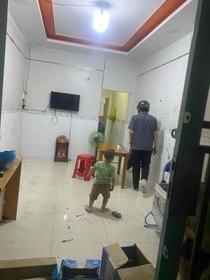 Trệt lầu 3,2*18; có sân để xe có sân thượng