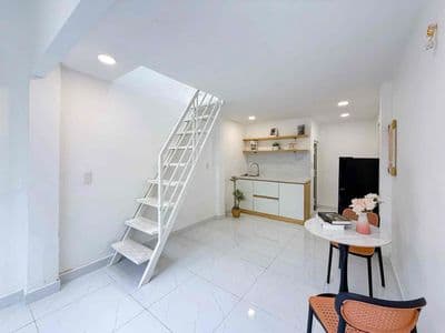 Căn hộ 2PN full nội thất trống sẵn ở liền gần Nttu, Ulaw, quận 1