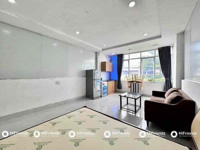 Studio xịn đẹp full nội thất Cao Đức Lân, cửa kính lớn thông thoáng