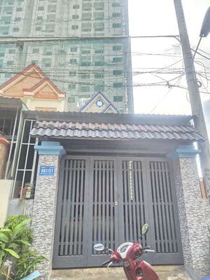 nhà lầu đường xe hơi sân xe hơi gần cong an phường tân bình
