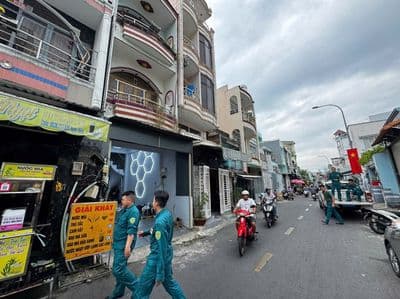 Nhà MT đường 3 lầu đúc BTCT