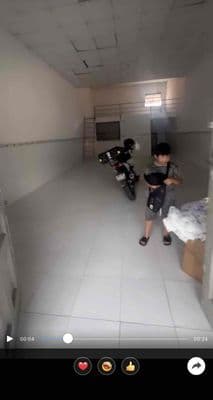 Nhà 100m2, phòng khách rộng, đường oto, chợ