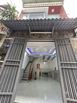 3 tỷ nhỉnh-nhà 2 tầng kiên cố lê văn quới- x8,2m- 1trệt 1lầu-2pn 2wc