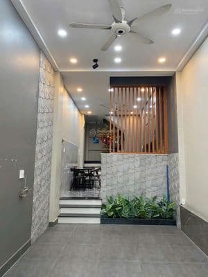 nhà mới sạch sẽ full nội thất