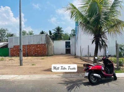 Cho thuê nhà trệt sân rộng dtsd 240m2 kdc nam long 3- central lake