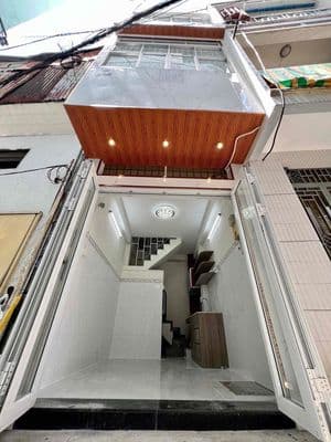3 tỷ 750 sở hữu nhà 3 tầng giữa quận 10