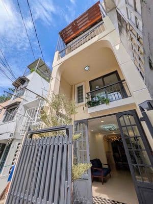 Ngay ngã tư Phú Nhuận 3 tầng 3PN full nội thất DTSD 90m nhỉnh 5tỷ