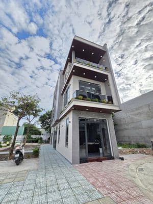 Bán nhà 1 trệt 2 lầu 3MT Công Viên KDC Thuận Giao