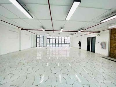 Cho thuê văn phòng tại Nguyễn Chí Thanh 140m2 giá 26t lô góc full kinh