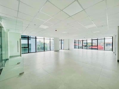 Cho thuê văn phòng tại Hoàng Cầu 130m2 giá 28t view full kính cực đẹp